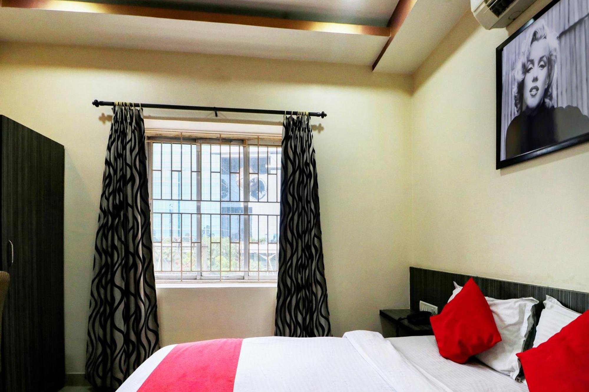 Oyo Flagship 1805 Hotel Star Delight Panchuria Luaran gambar